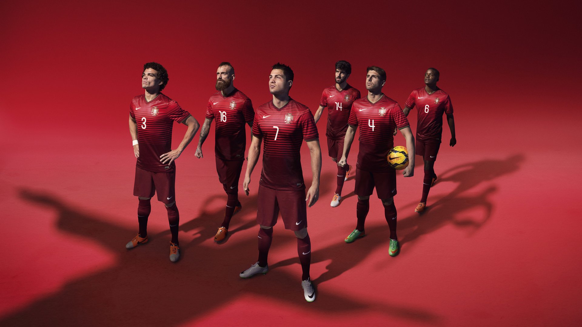 C7娱乐-王者归来！莱万防守端封神，美国观众沸腾